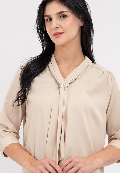 Krizia Quarter Sleeve V-neck Slip-in Tie with Decorative Pearl Blouse Top